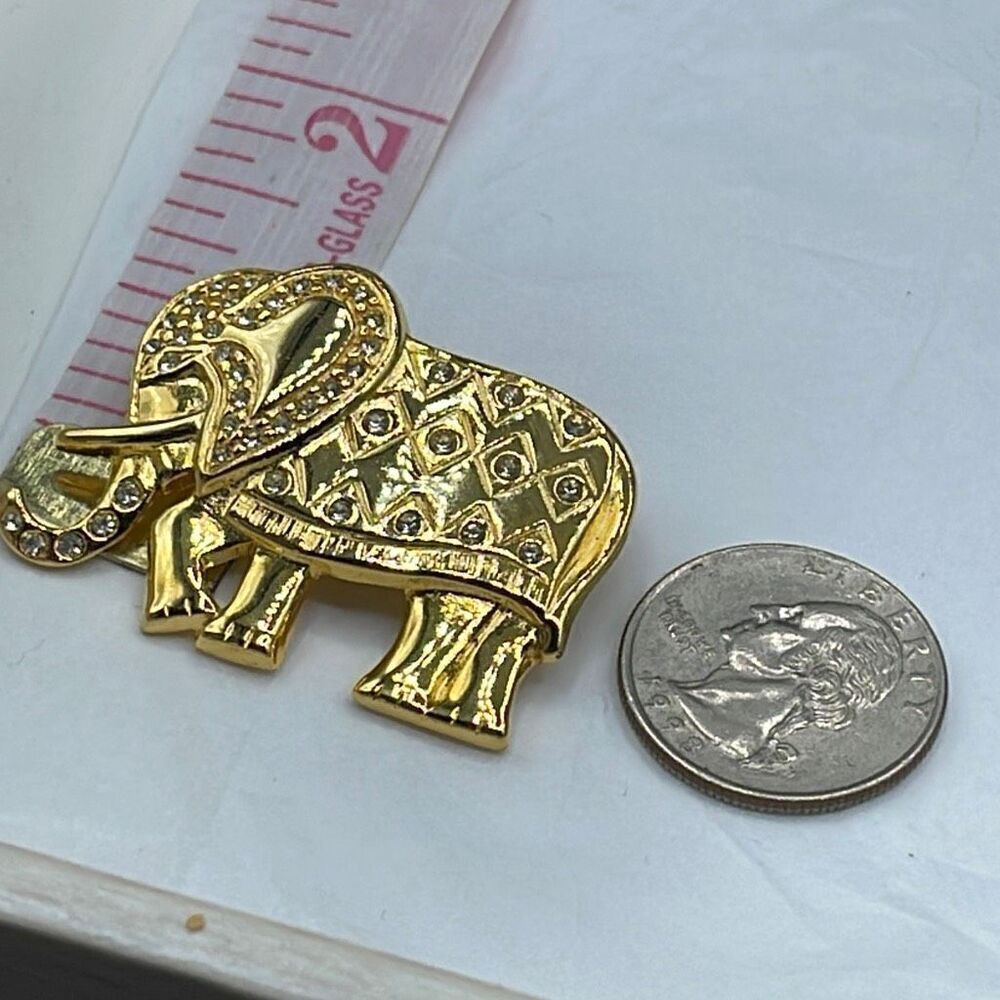 1980’s vintage Tora embellished elephant brooch - Picture 5 of 9